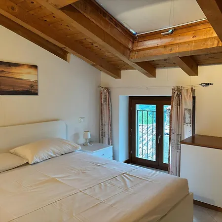 Apartment Attico Florian Vesio By Gardadomusmea *